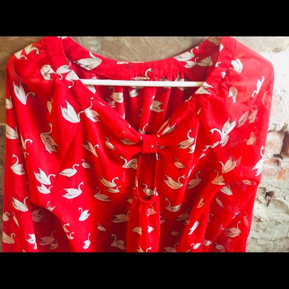 🦢🦢🦢Forever 21 Size L Swan Print Top🦢🦢🦢 - Picture 3 of 4